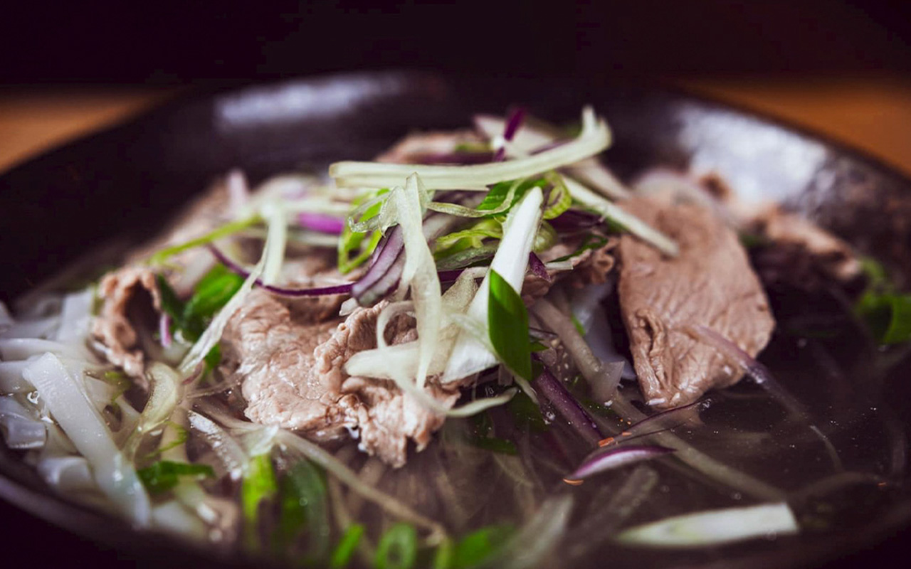 Phở Bò – vietnamesische Reisnudelsuppe mit Rindfleisch